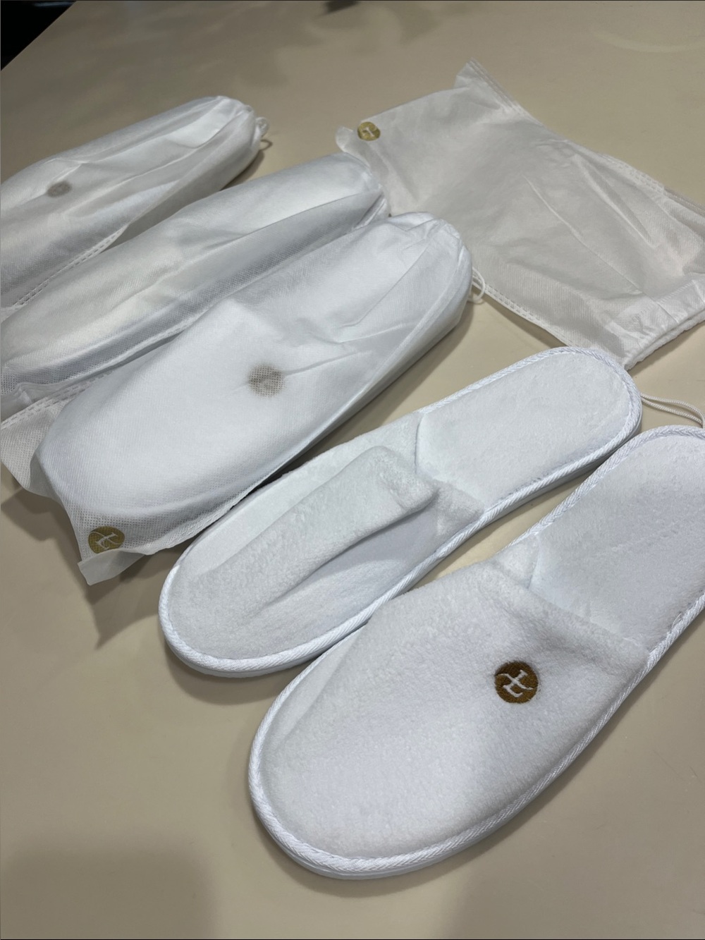 White Plush Open-Toe Hotel-Style Slippers with Gold Emblem